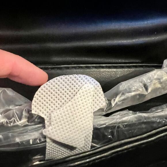 Gilda Paris Women's Quilted Messenger Bag - NWT - Picture 5 of 11